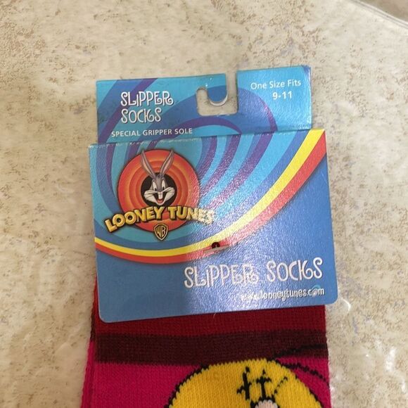VINTAGE NEW WITH TAGS LOONEY TUNES TWEETY BIRD SLIPPER SOX - Picture 2 of 6